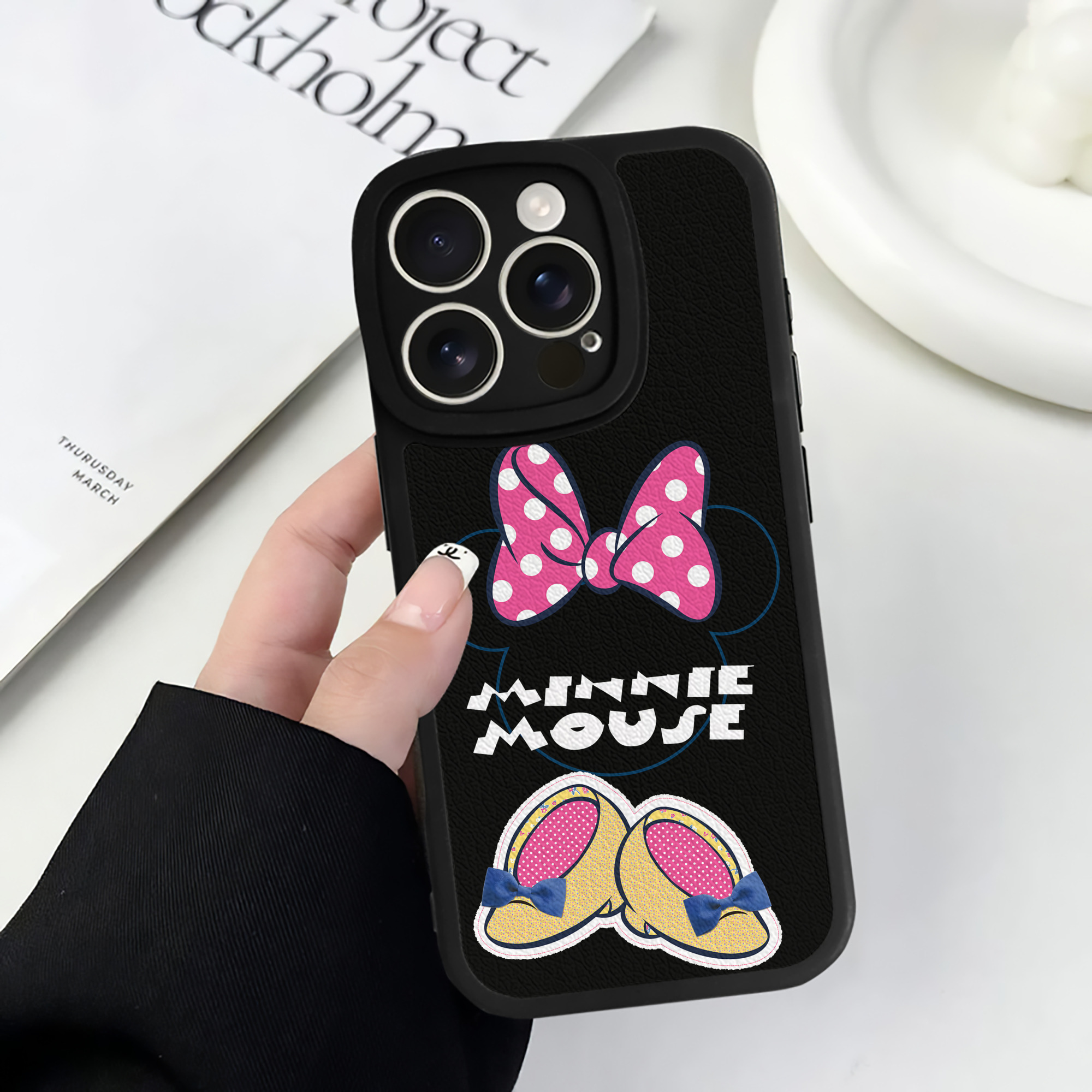 （画像用） ミッキーマウス Mickey Mouse 【iPhone 16シリーズ対応】シリコンスマホケース（レザー調） 材質：シリコン